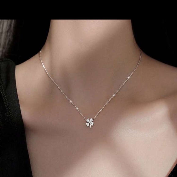 4 Leaf Clover necklace - Picture 1 of 3